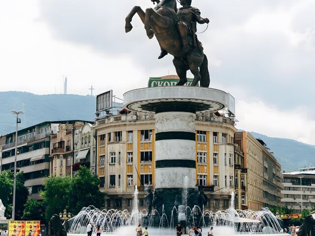 Uçaklı Tiran'lı Büyük Balkan Turu